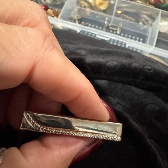 Silver Rectangular Ring with Rope Detail - Picture 4 of 6